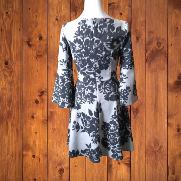 Vince Camuto Size 6 Floral 3/4 Bell Sleeve Zip Back Dress Stretch Office Career - Picture 7 of 7